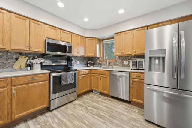 8910 33rd Street, Rock Island, IL 61201