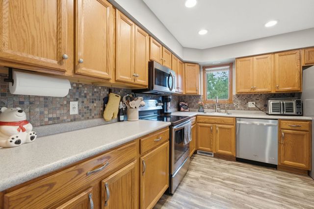 8910 33rd Street, Rock Island, IL 61201