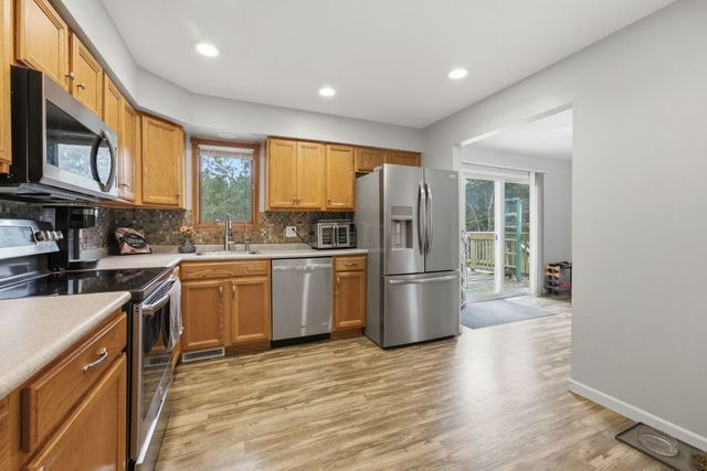 8910 33rd Street, Rock Island, IL 61201