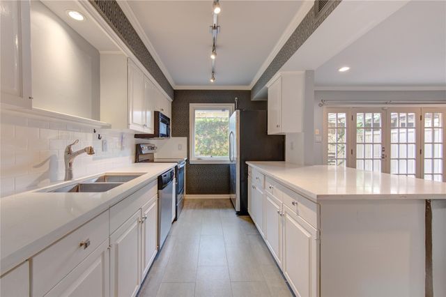 6324 Briar Rose Drive 198, Houston, TX 77057