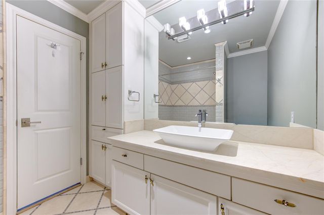 6324 Briar Rose Drive 198, Houston, TX 77057