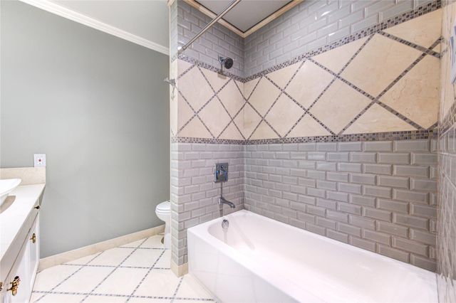 6324 Briar Rose Drive 198, Houston, TX 77057