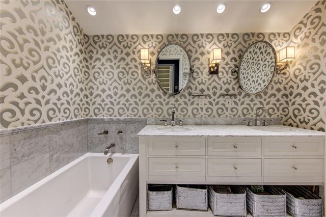 6324 Briar Rose Drive 198, Houston, TX 77057