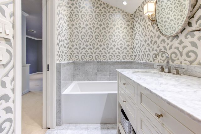 6324 Briar Rose Drive 198, Houston, TX 77057