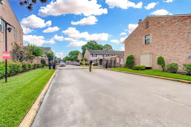 6324 Briar Rose Drive 198, Houston, TX 77057
