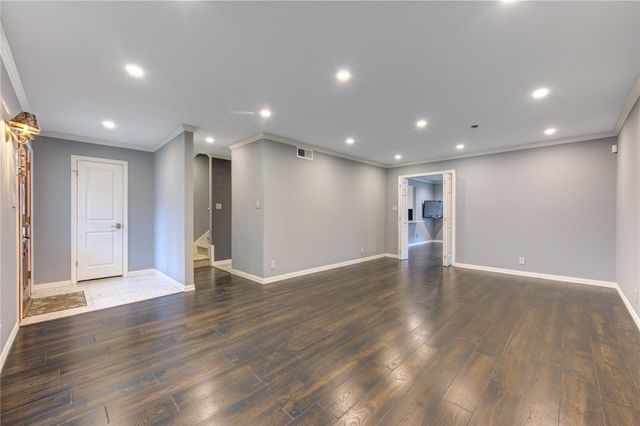 6324 Briar Rose Drive 198, Houston, TX 77057