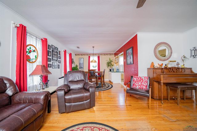 1306 Mobile St, Marshall, TX 75670