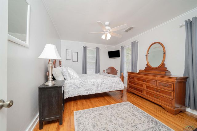 1306 Mobile St, Marshall, TX 75670