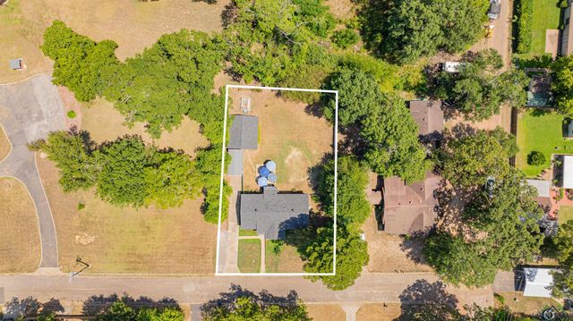 1306 Mobile St, Marshall, TX 75670