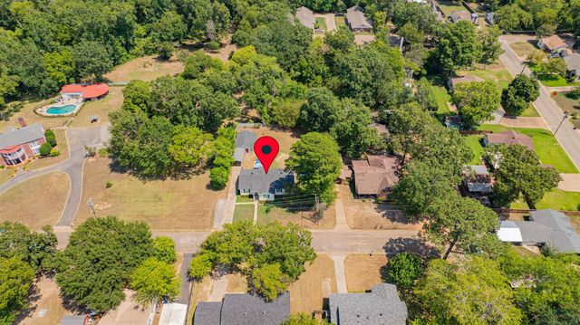 1306 Mobile St, Marshall, TX 75670