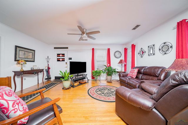 1306 Mobile St, Marshall, TX 75670