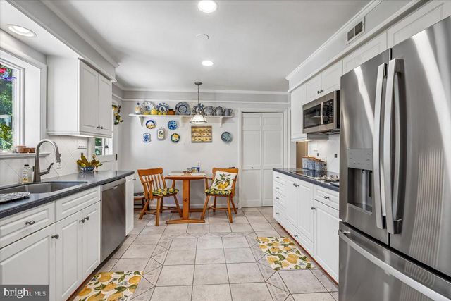 5515 BRADLEY BLVD, Alexandria, VA 22311