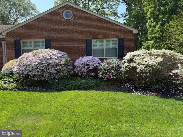 5515 BRADLEY BLVD, Alexandria, VA 22311