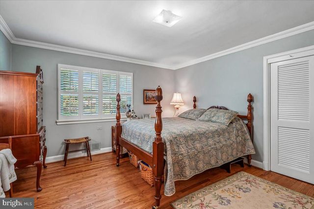5515 BRADLEY BLVD, Alexandria, VA 22311