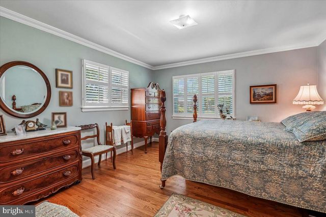5515 BRADLEY BLVD, Alexandria, VA 22311