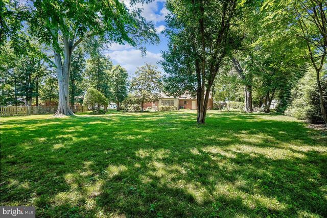 5515 BRADLEY BLVD, Alexandria, VA 22311