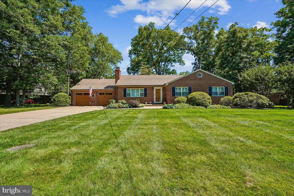 5515 BRADLEY BLVD, Alexandria, VA 22311