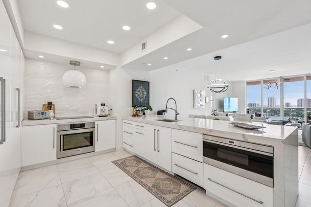 2640 Lake Shore Drive 2008, Riviera Beach, FL 33404