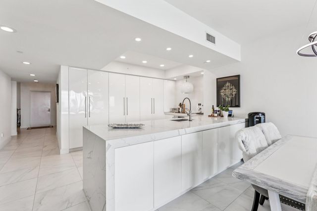 2640 Lake Shore Drive 2008, Riviera Beach, FL 33404