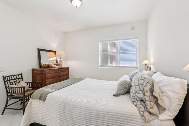 2640 Lake Shore Drive 2008, Riviera Beach, FL 33404