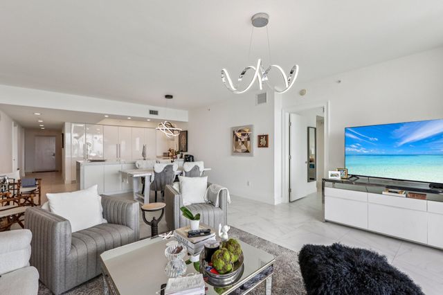 2640 Lake Shore Drive 2008, Riviera Beach, FL 33404