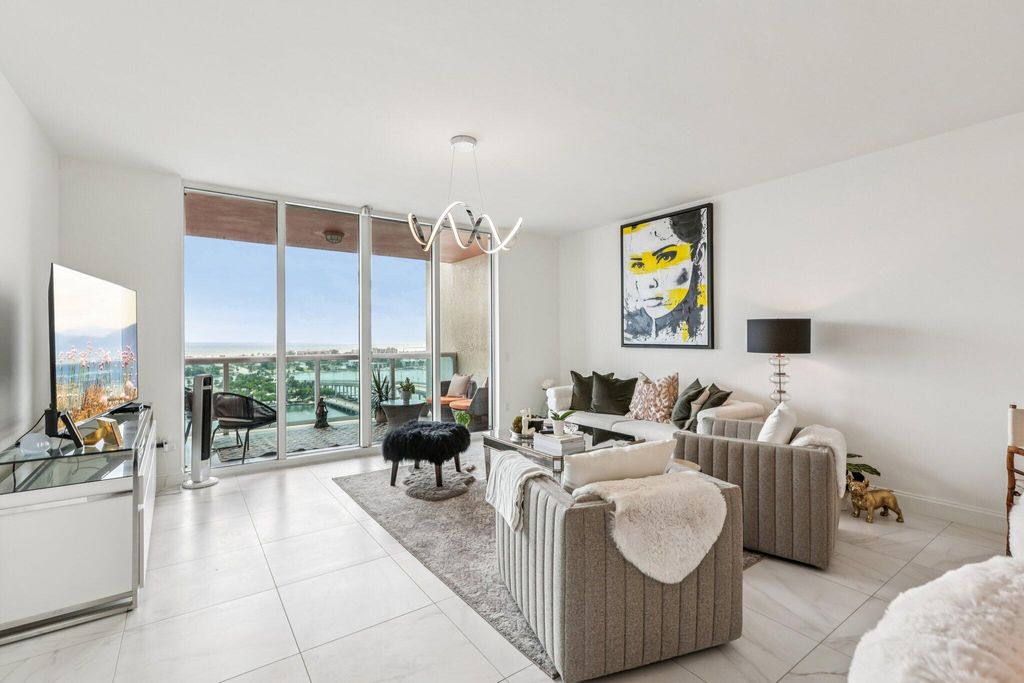 2640 Lake Shore Drive 2008, Riviera Beach, FL 33404