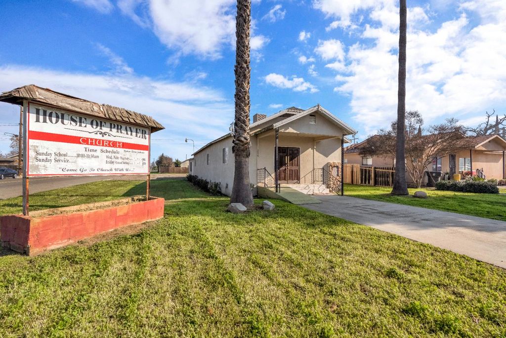 Image 1 of property listing at 260 N Los Angeles Street, Tulare, CA 93274