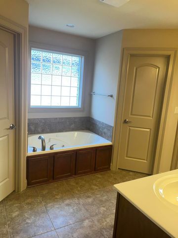 1810 TRELLIS LN, Columbia, MO 65201