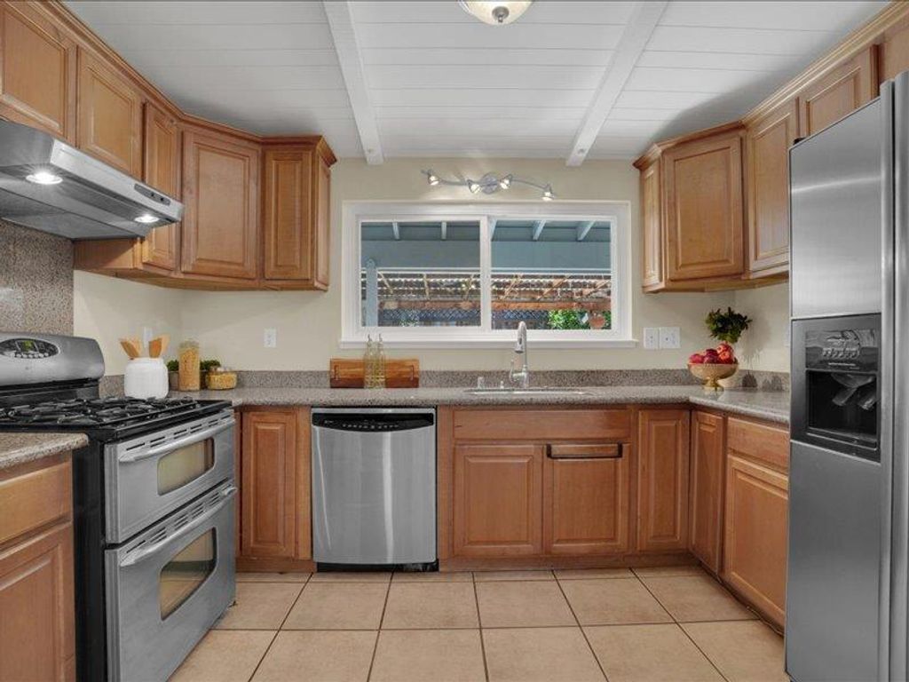 Image 7 of property listing at 2644 Bal Harbor Lane, Hayward, CA 94545