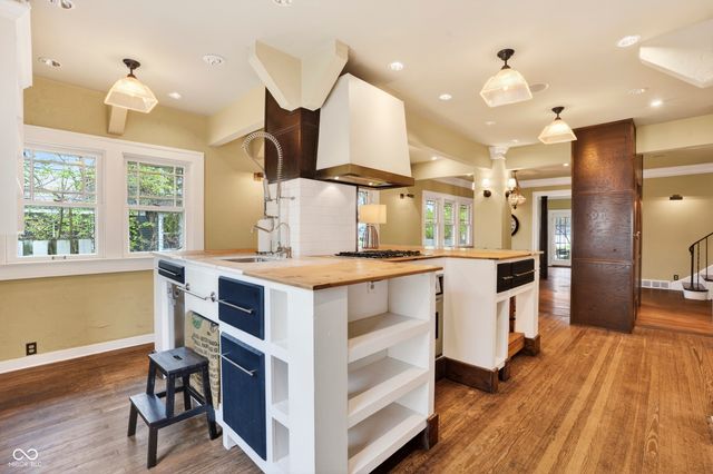 5608 N College Avenue, Indianapolis, IN 46220