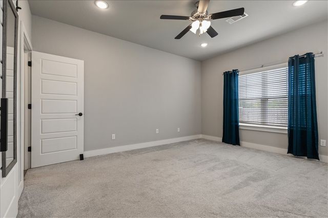 284 Miles Avenue, Gentry, AR 72734