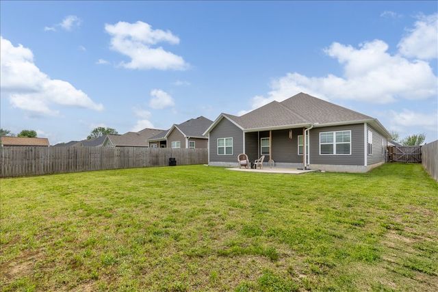 284 Miles Avenue, Gentry, AR 72734