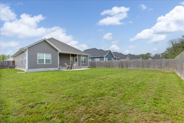 284 Miles Avenue, Gentry, AR 72734