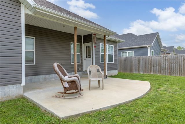 284 Miles Avenue, Gentry, AR 72734