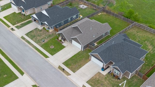 284 Miles Avenue, Gentry, AR 72734