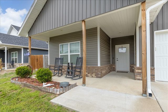 284 Miles Avenue, Gentry, AR 72734