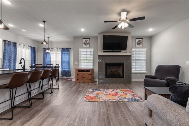 284 Miles Avenue, Gentry, AR 72734