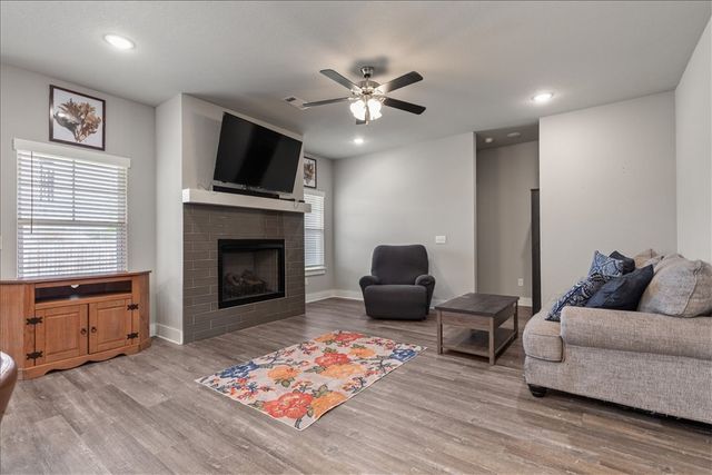 284 Miles Avenue, Gentry, AR 72734