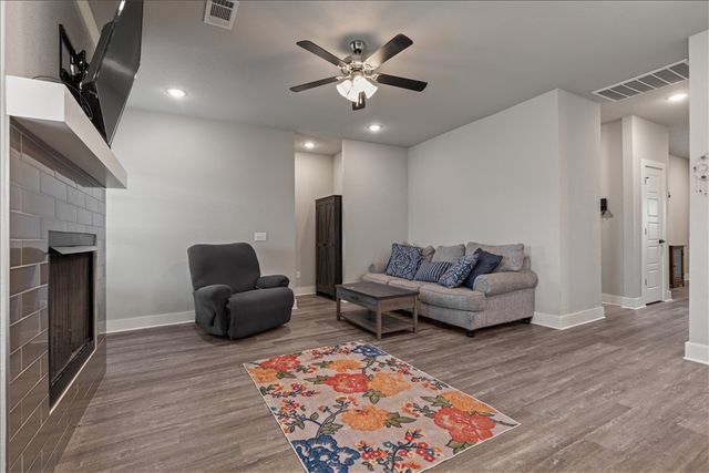 284 Miles Avenue, Gentry, AR 72734