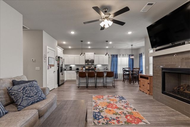 284 Miles Avenue, Gentry, AR 72734