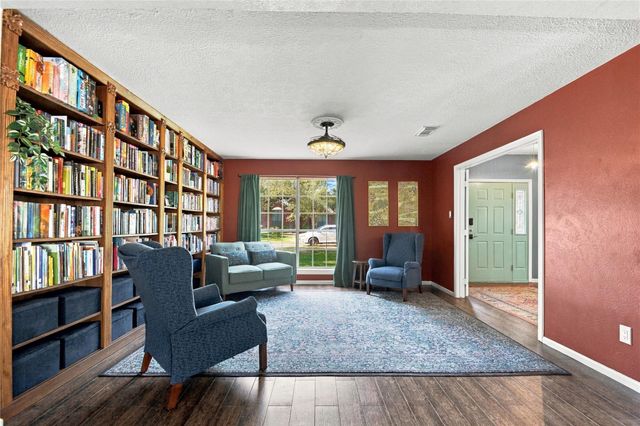 309 E Golden Arrow Circle, The Woodlands, TX 77381
