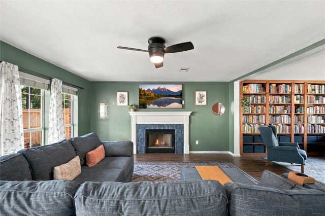 309 E Golden Arrow Circle, The Woodlands, TX 77381