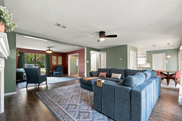 309 E Golden Arrow Circle, The Woodlands, TX 77381