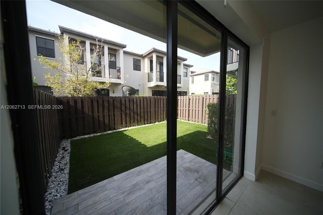 10440 NW 61st Lane, Doral, FL 33178