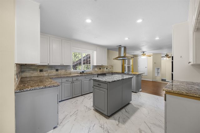 3315 Curry Road, Arlington, TX 76001