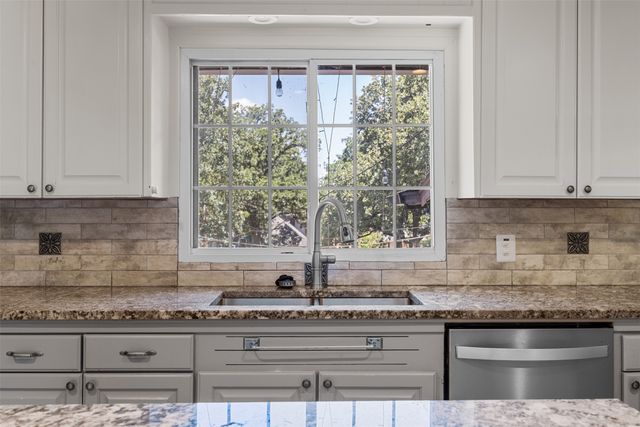 3315 Curry Road, Arlington, TX 76001
