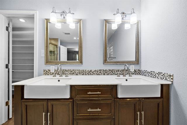3315 Curry Road, Arlington, TX 76001