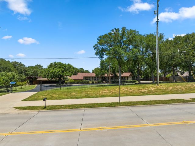 3315 Curry Road, Arlington, TX 76001