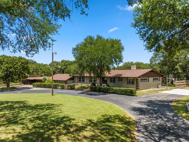 3315 Curry Road, Arlington, TX 76001
