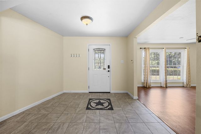 3315 Curry Road, Arlington, TX 76001